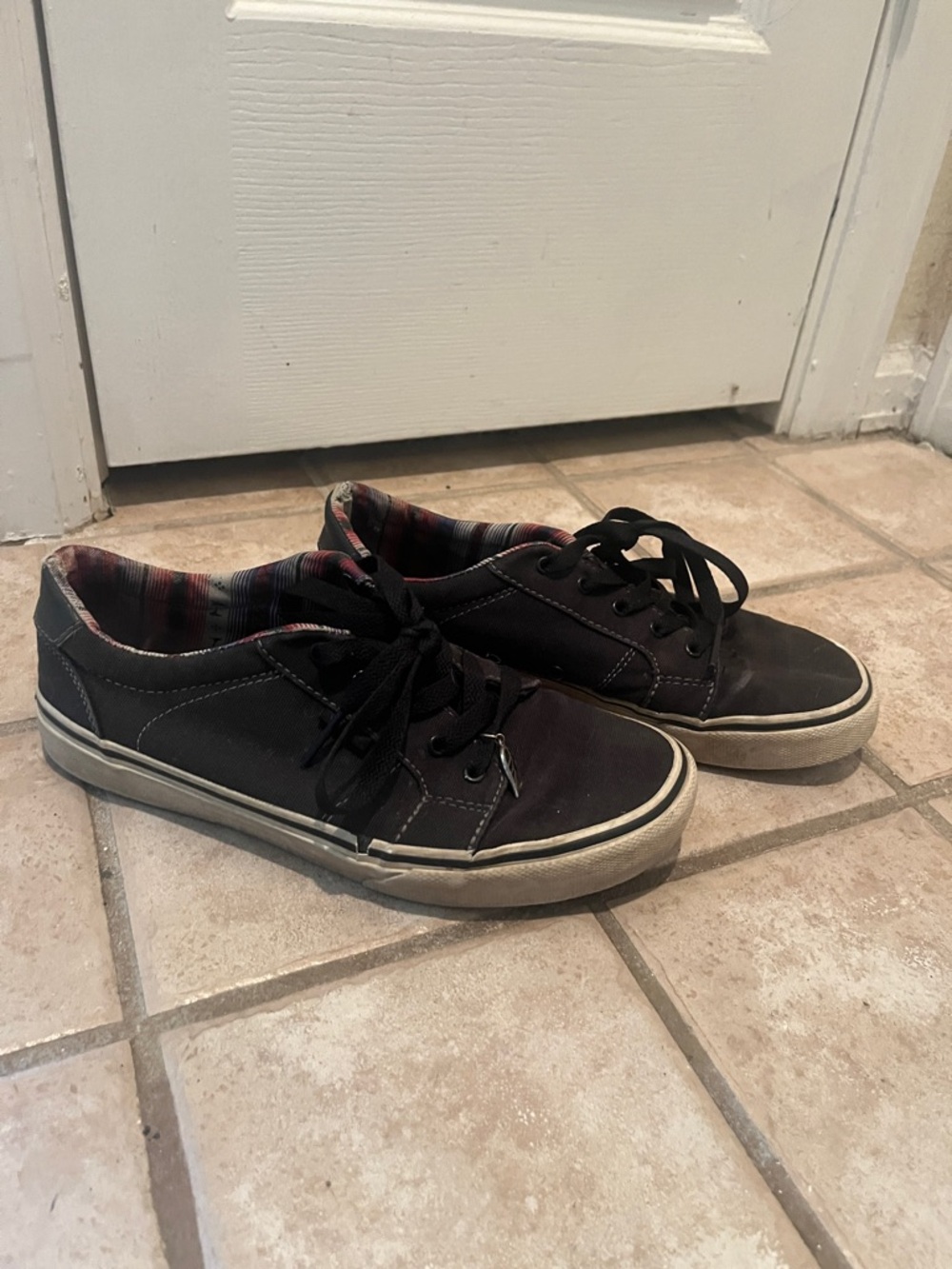 Vans Low-Top Lace-Up Sneakers in Black